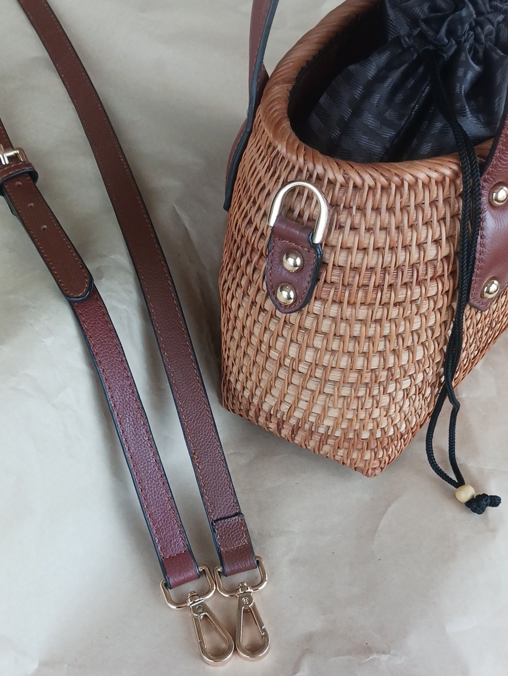 Italian Woven Basket-Bag Leather Top Handles And Adjustable Cross-body Strap. - Picture 5 of 12